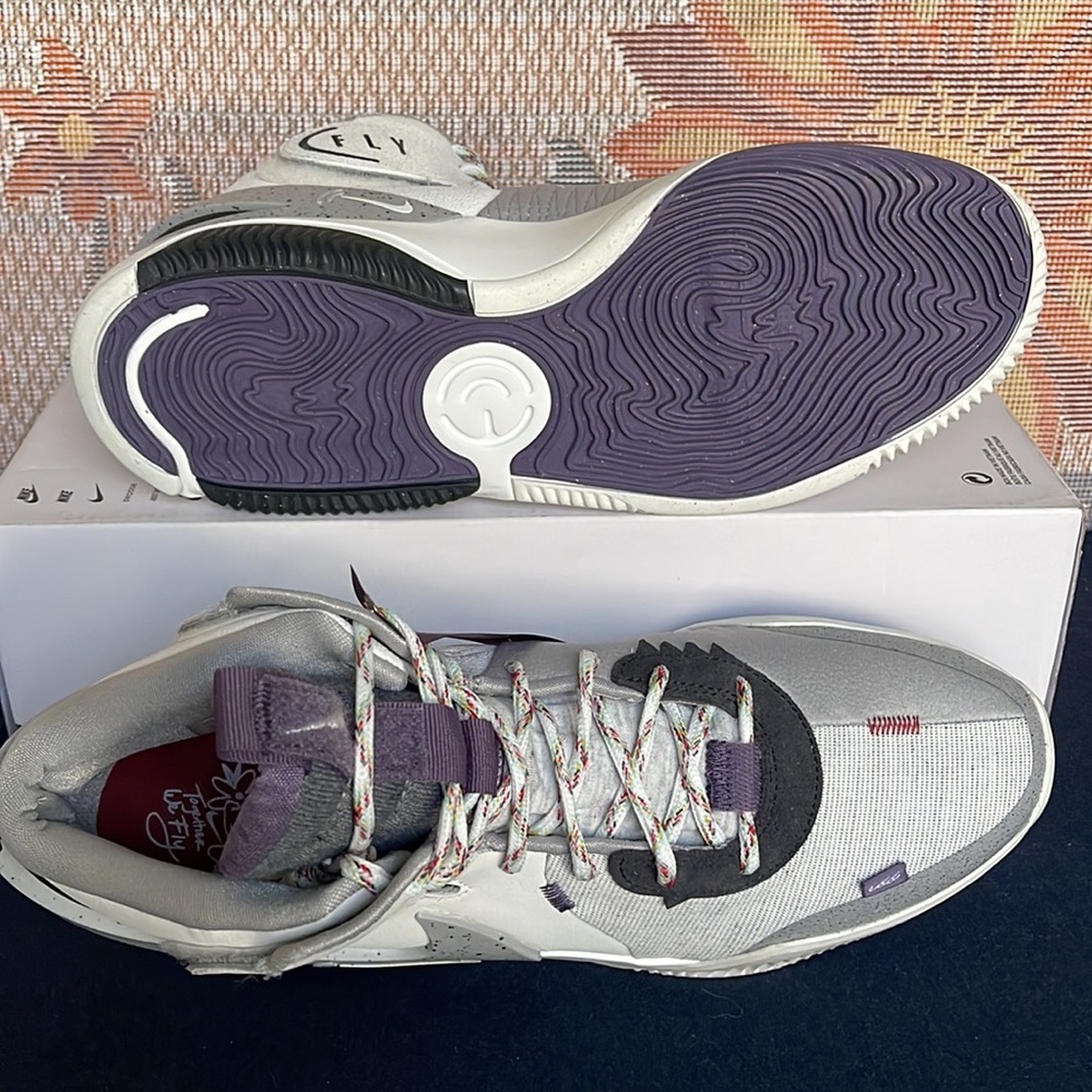 Nike Air Deldon "Together 
We Fly" Men’s
Basketball Shoe
Summit White/Pale Ivory - Picture 6 of 16
